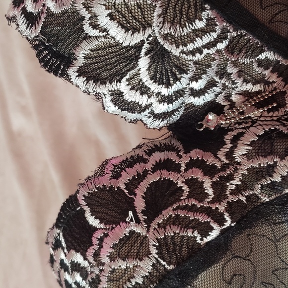 Beautiful & Durable Bra - Picture 2 of 4